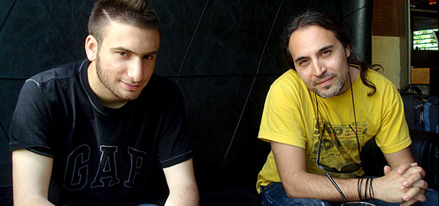 Ο Θανάσης Αυγίκος (αριστερά) και ο Αντώνης Σκαραμαγκάς (δεξιά) ιδρυτικά μέλη της ομάδας W Researching